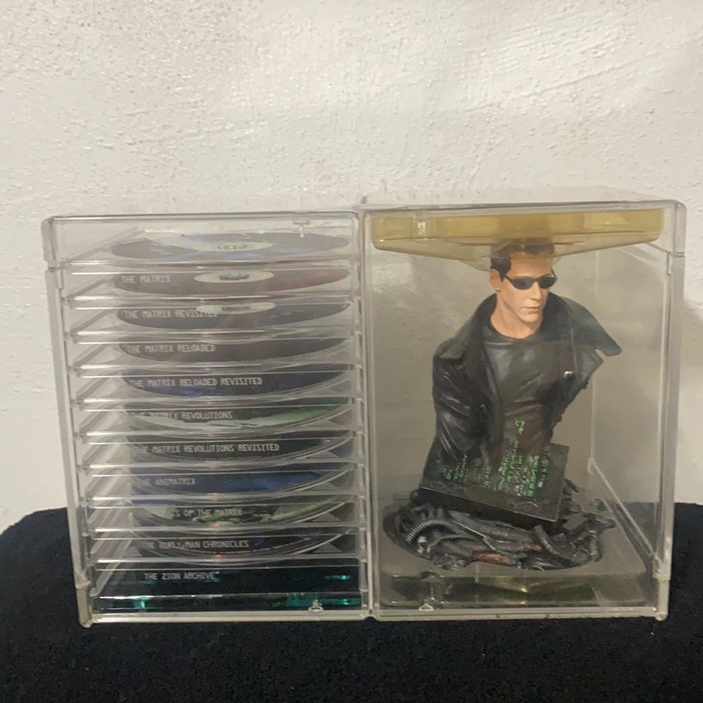 The matrix Neo Statue in box w 10 dvds